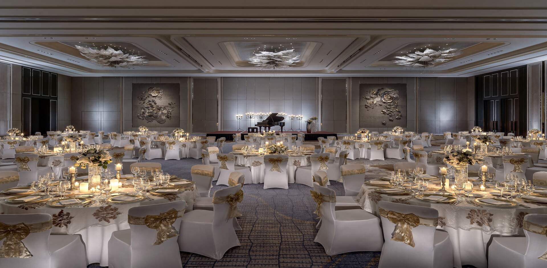 Wedding reception in the ballroom at Shangri-La Colombo